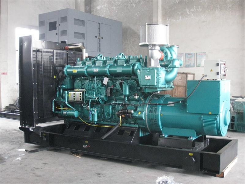 蓝山200KW 柴油发电机的油耗是多少？